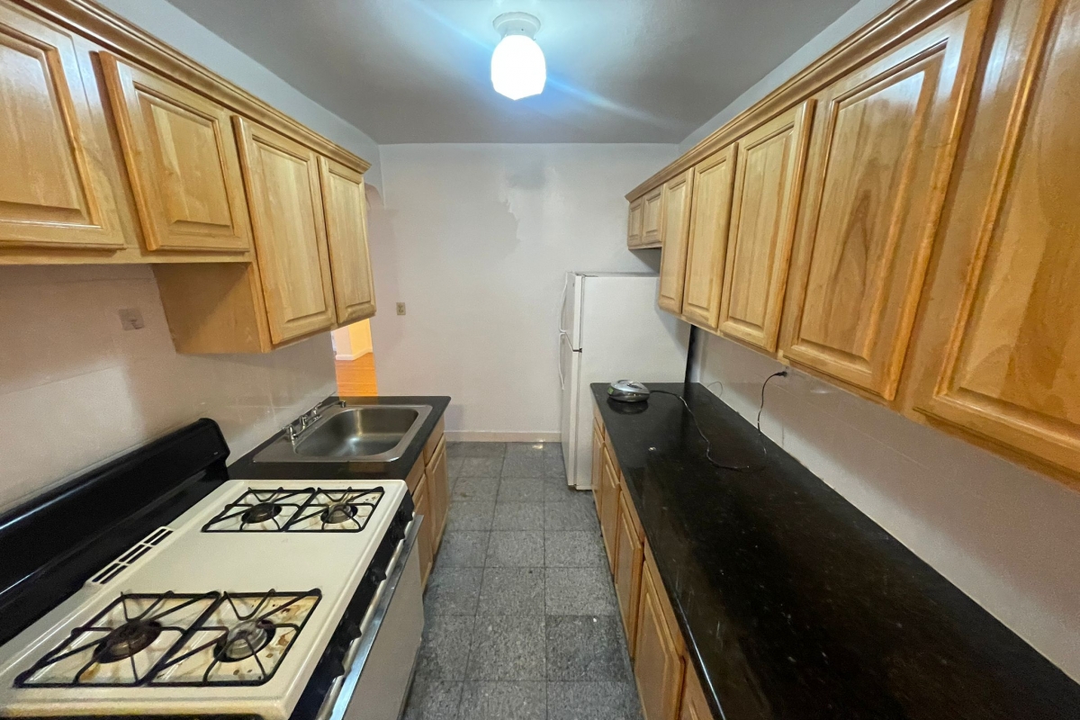 Apartment Wetherole Street  Queens, NY 11374, MLS-RD5140-14