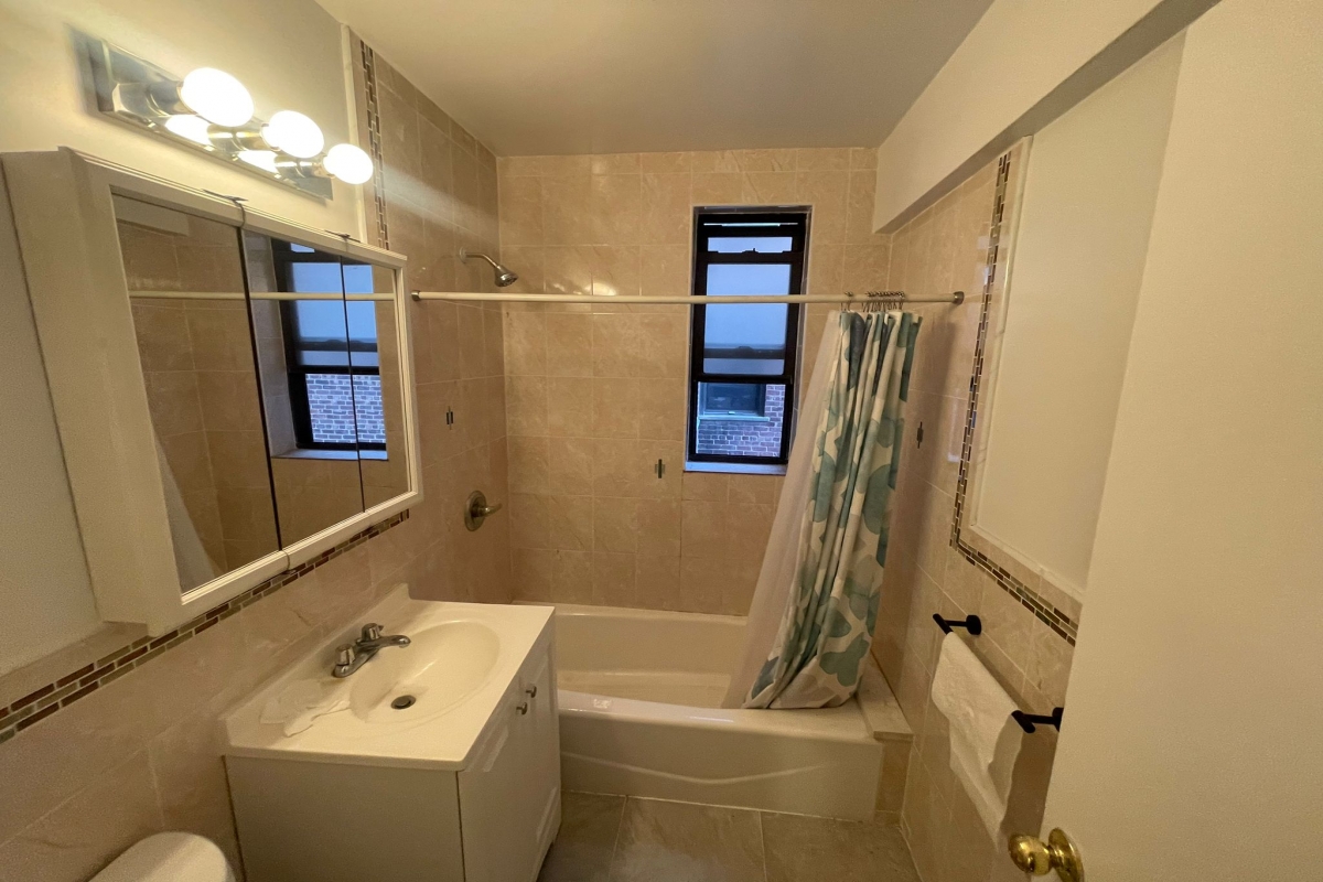 Apartment Wetherole Street  Queens, NY 11374, MLS-RD5140-16