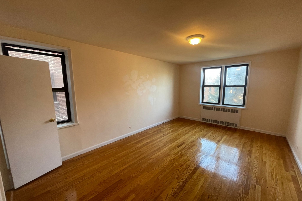 Apartment Wetherole Street  Queens, NY 11374, MLS-RD5140-17