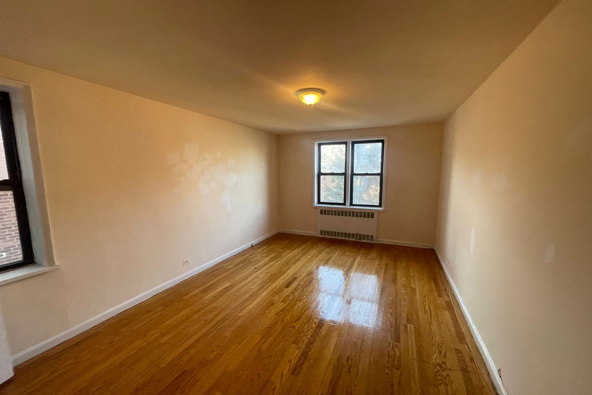 Apartment Wetherole Street  Queens, NY 11374, MLS-RD5140-18