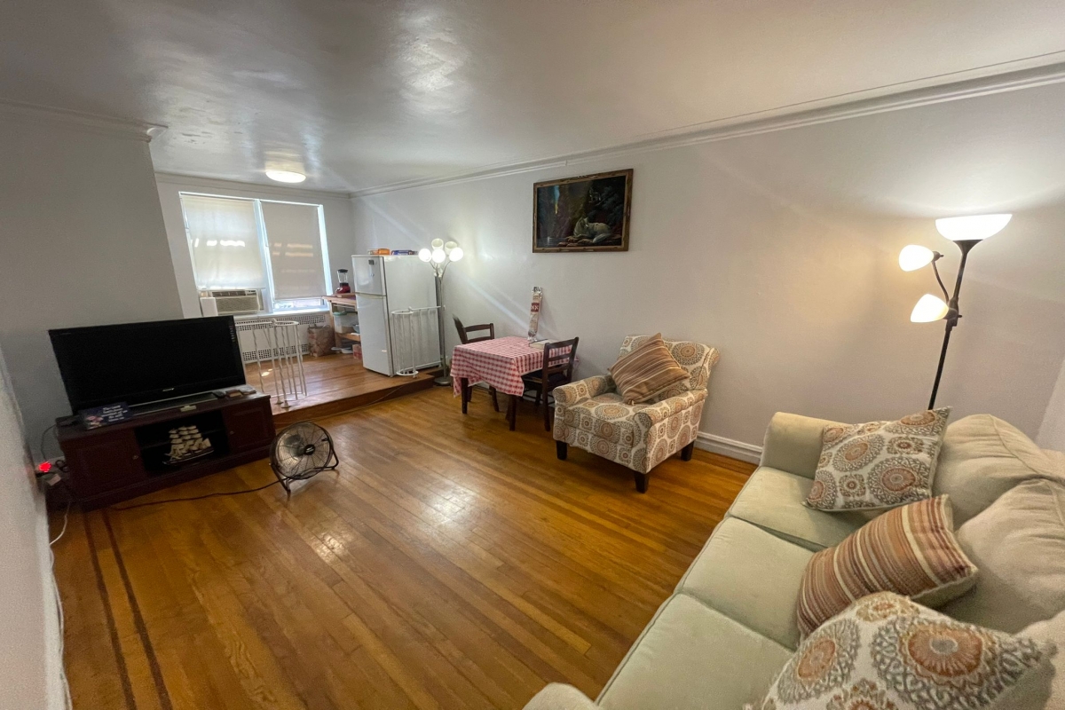 Apartment in Forest Hills - 108th Street  Queens, NY 11375