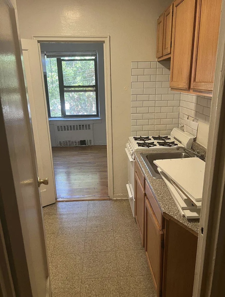 Apartment in Briarwood - Pershing Crescent  Queens, NY 11435