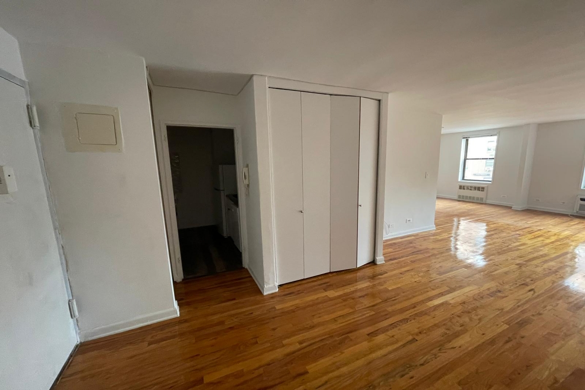 Apartment 102nd Street  Queens, NY 11375, MLS-RD5177-7