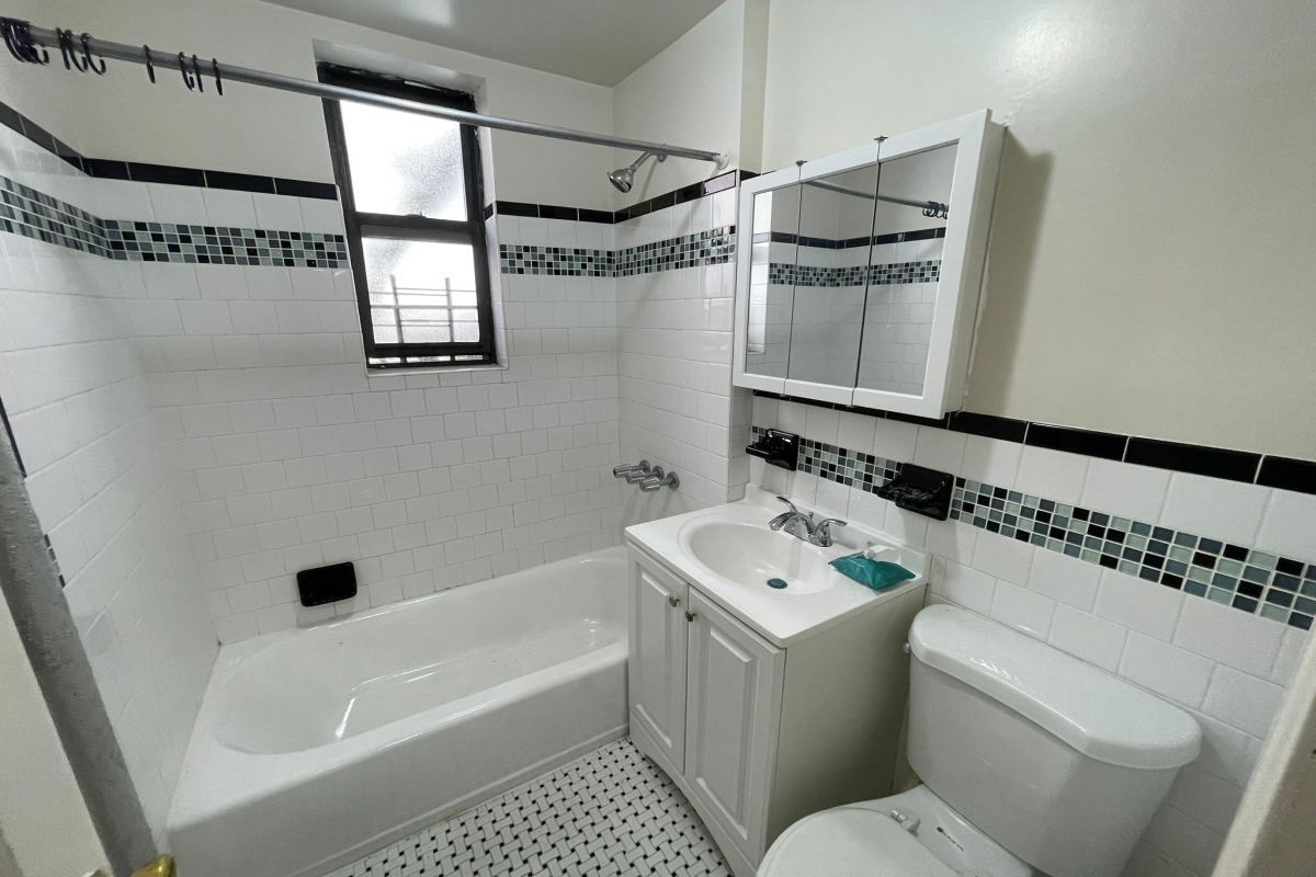 Apartment 35th Avenue  Queens, NY 11372, MLS-RD5185-15