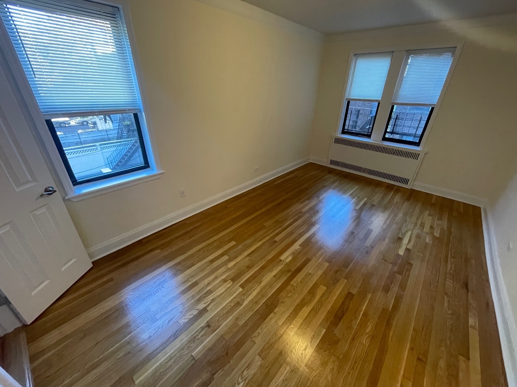 Apartment 32nd Avenue  Queens, NY 11377, MLS-RD5200-18