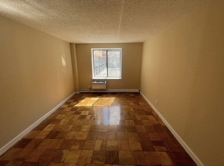 Apartment 34th Avenue  Queens, NY 11354, MLS-RD5207-2