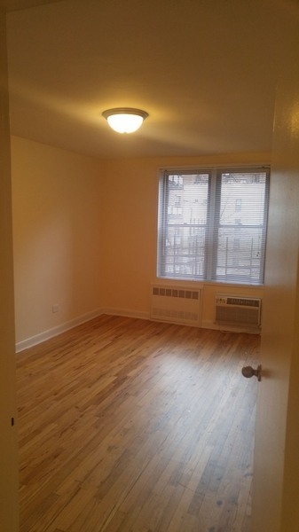 Apartment Crescent Street  Queens, NY 11106, MLS-RD5214-7
