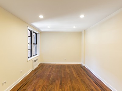 Apartment Crescent Street  Queens, NY 11106, MLS-RD5214-20
