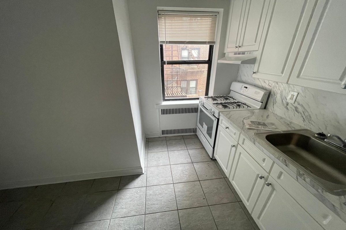 Apartment 32nd Avenue  Queens, NY 11377, MLS-RD5248-3