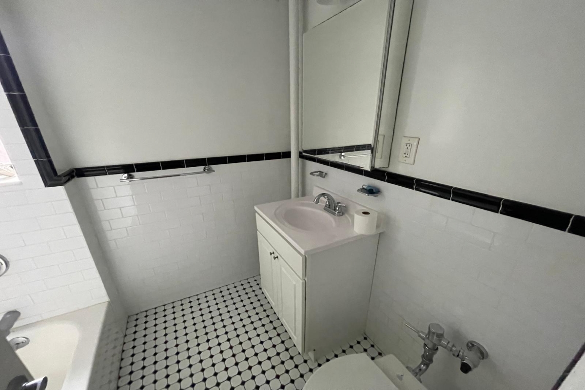 Apartment 32nd Avenue  Queens, NY 11377, MLS-RD5248-19