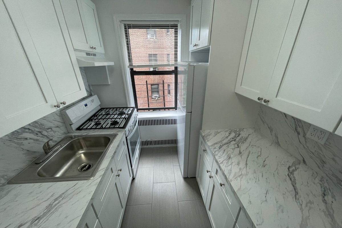 Apartment 32nd Avenue  Queens, NY 11377, MLS-RD5248-4