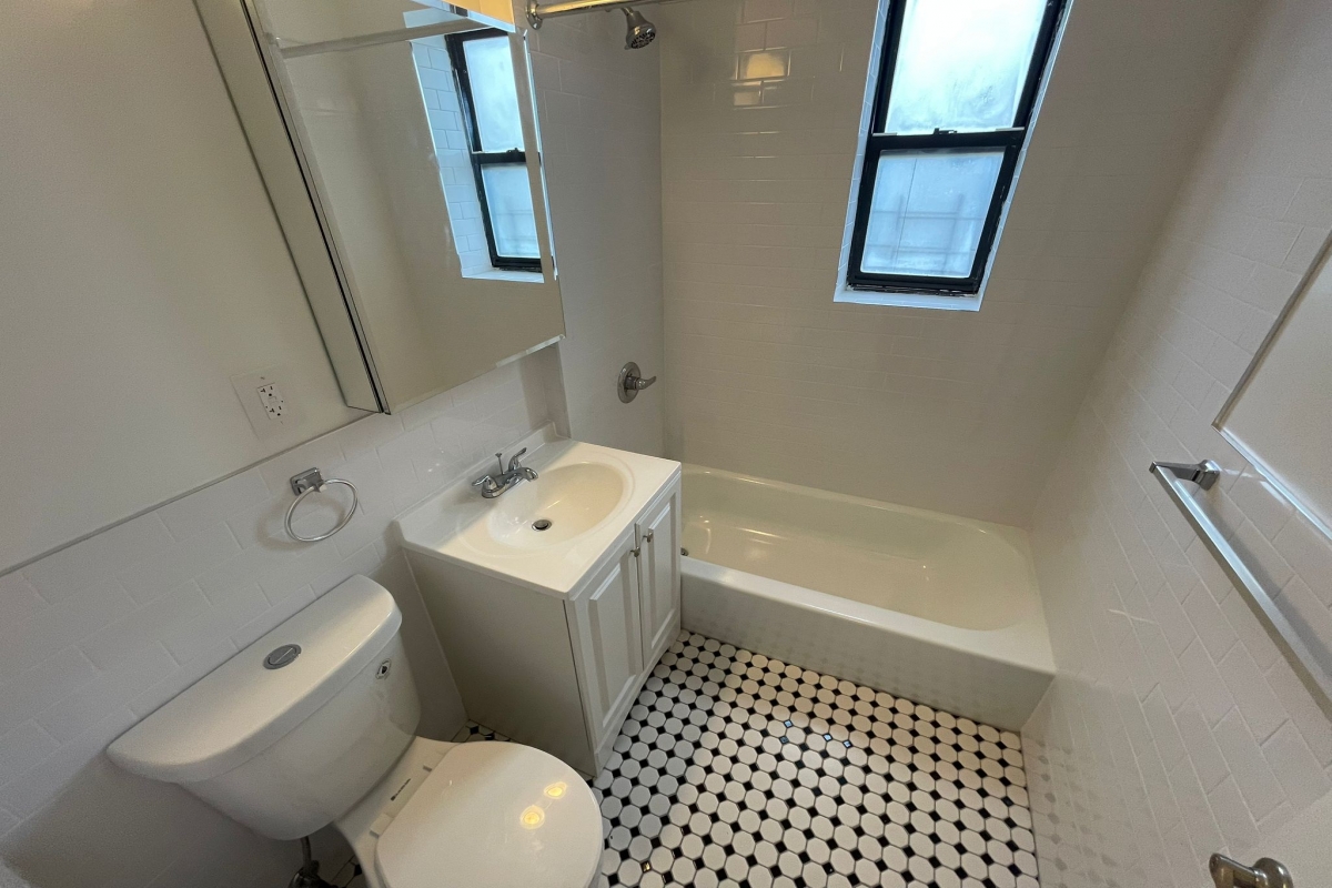 Apartment 32nd Avenue  Queens, NY 11377, MLS-RD5248-19