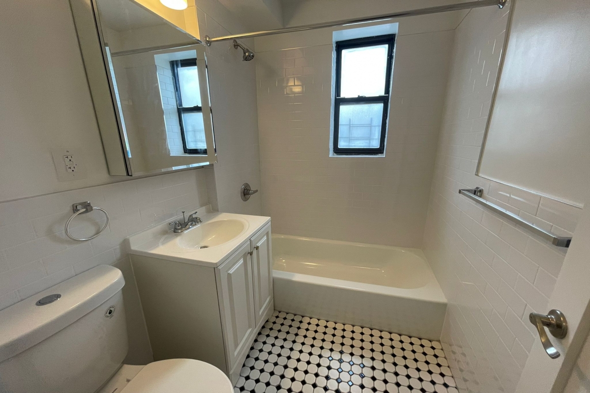 Apartment 32nd Avenue  Queens, NY 11377, MLS-RD5248-20