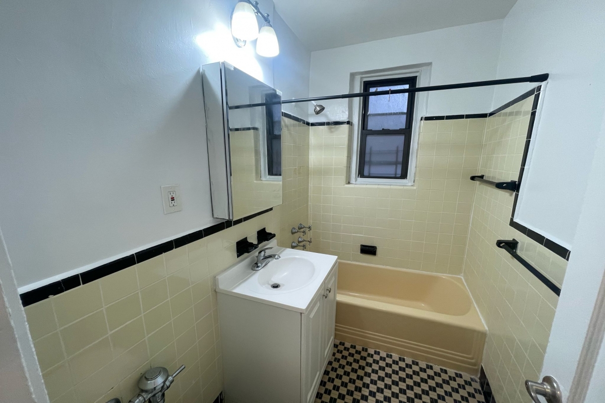 Apartment Wexford Terrace  Queens, NY 11432, MLS-RD5249-16