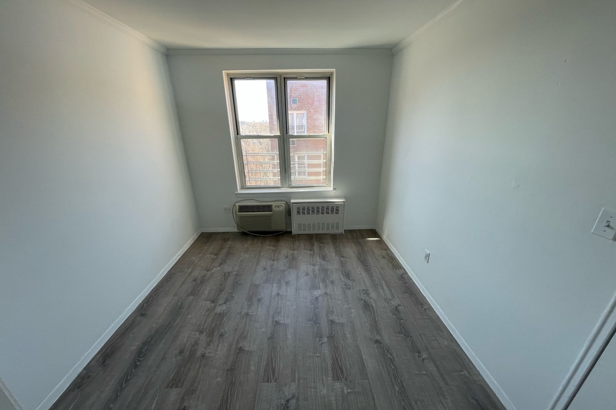 Apartment Douglaston Pkwy  Queens, NY 11363, MLS-RD5283-12