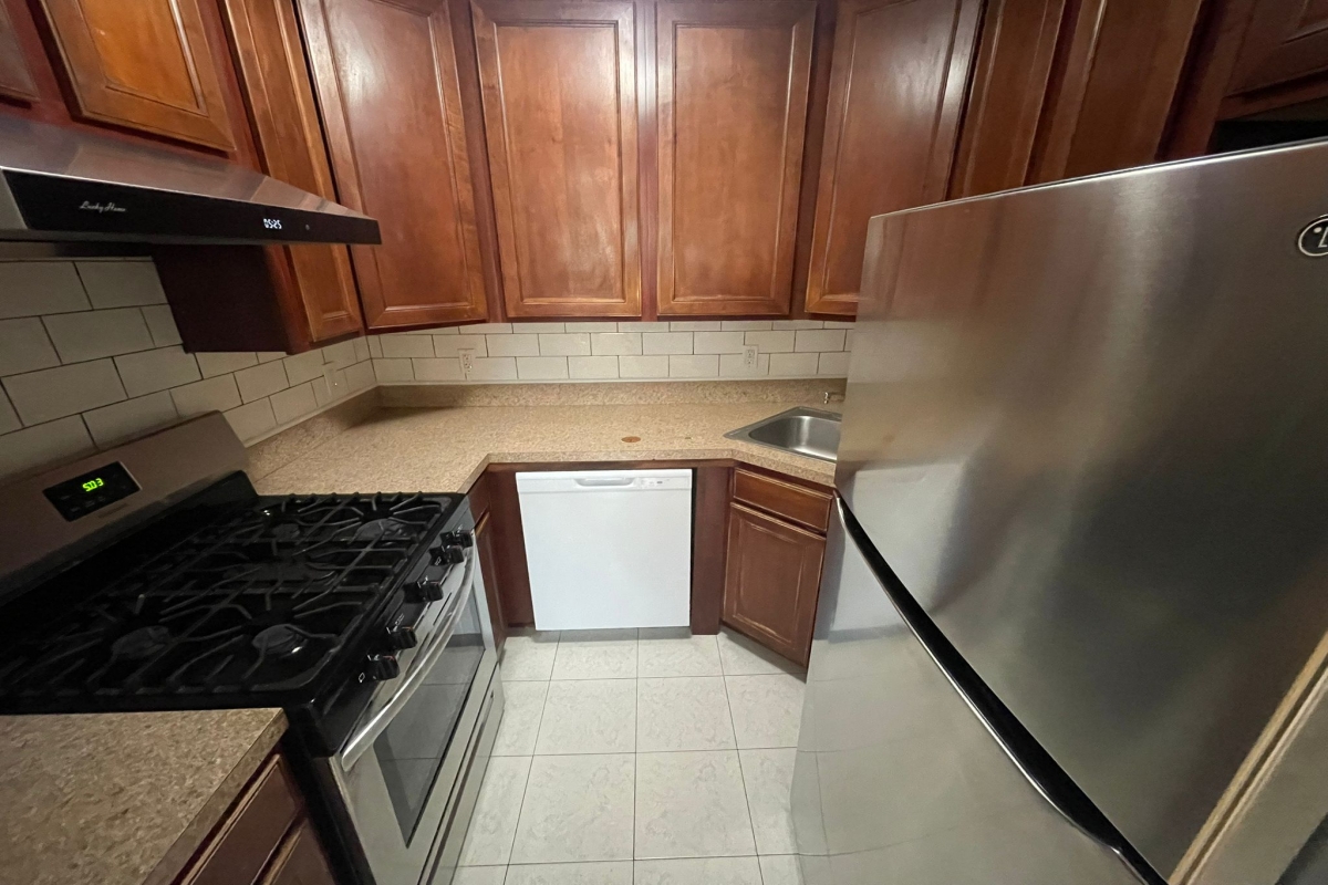 Apartment Caldwell Avenue  Queens, NY 11378, MLS-RD5318-2