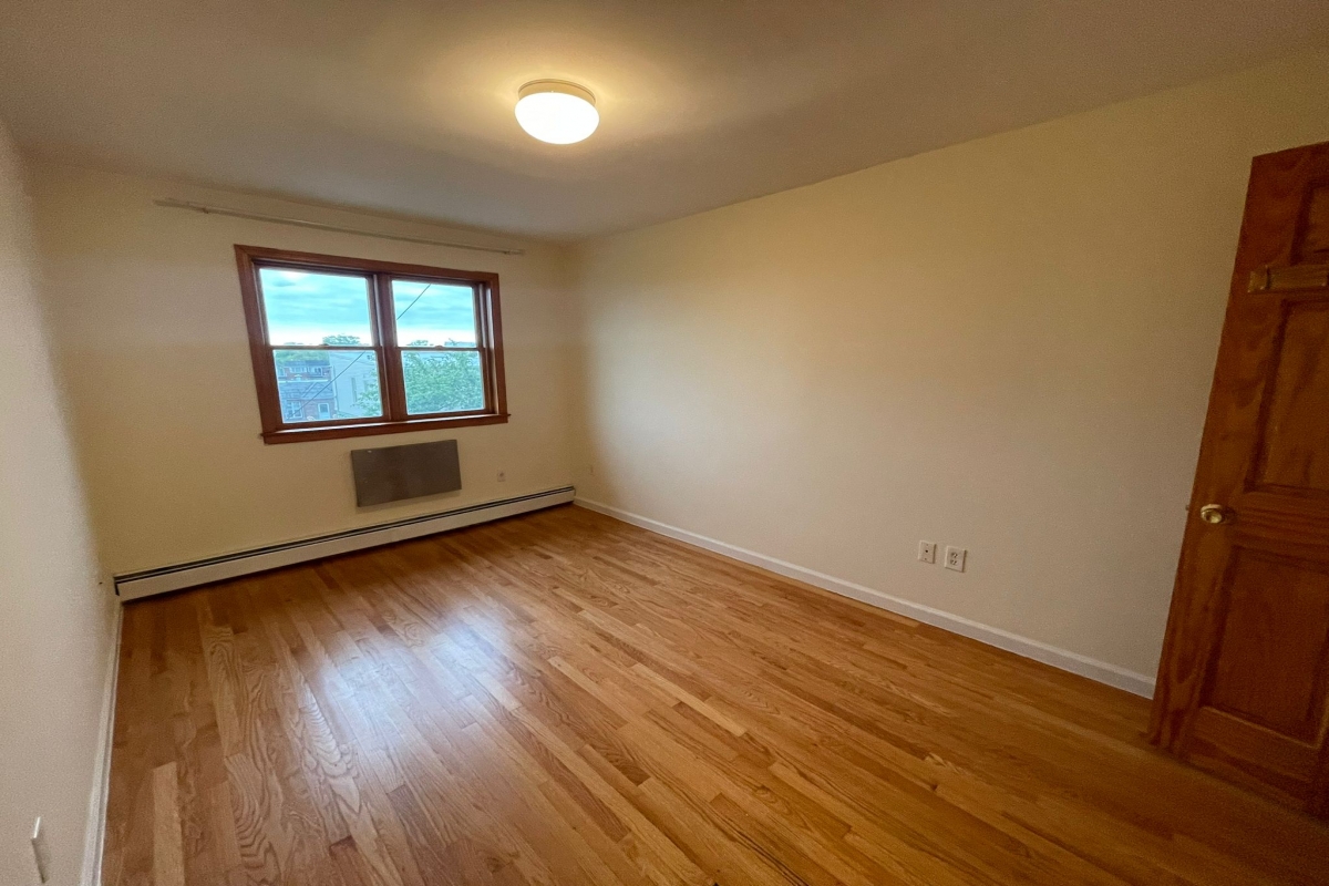 Apartment Caldwell Avenue  Queens, NY 11378, MLS-RD5318-12