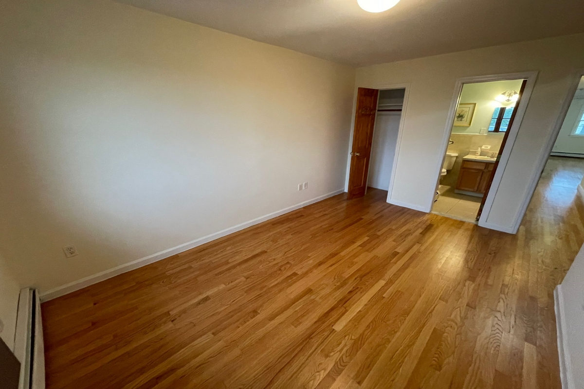 Apartment Caldwell Avenue  Queens, NY 11378, MLS-RD5318-13