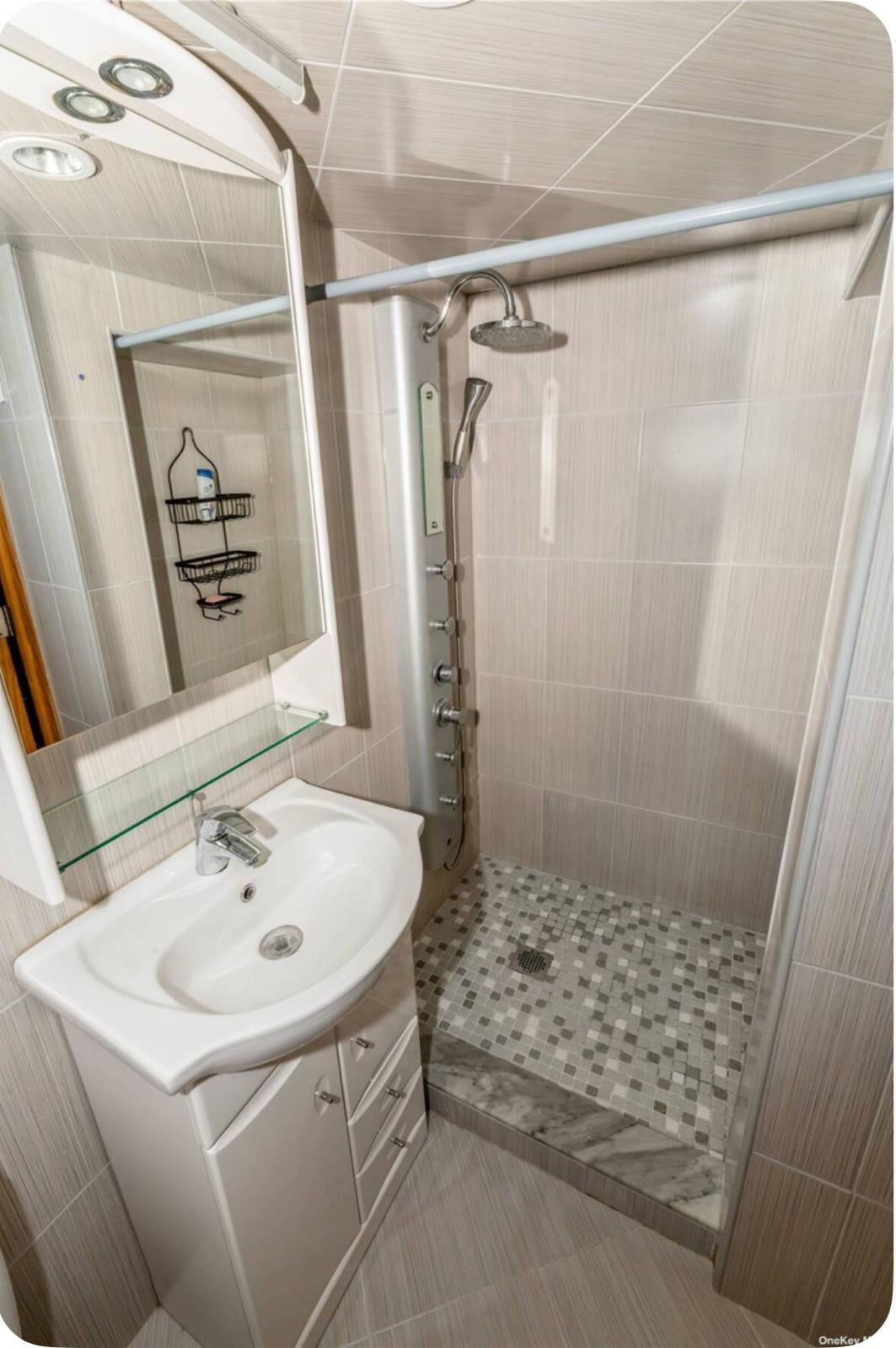  182nd Street  Queens, NY 11366, MLS-RD5326-16