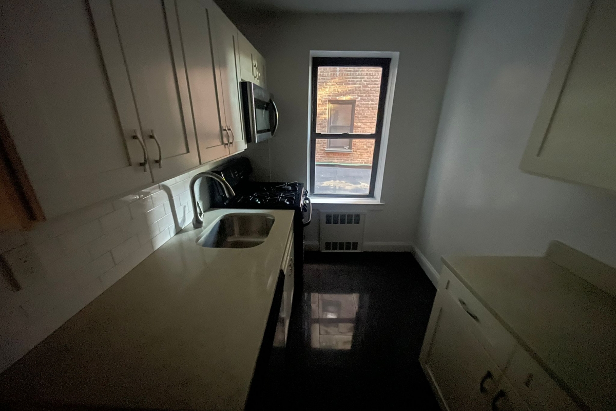 Apartment Pershing Crescent  Queens, NY 11536, MLS-RD5327-2