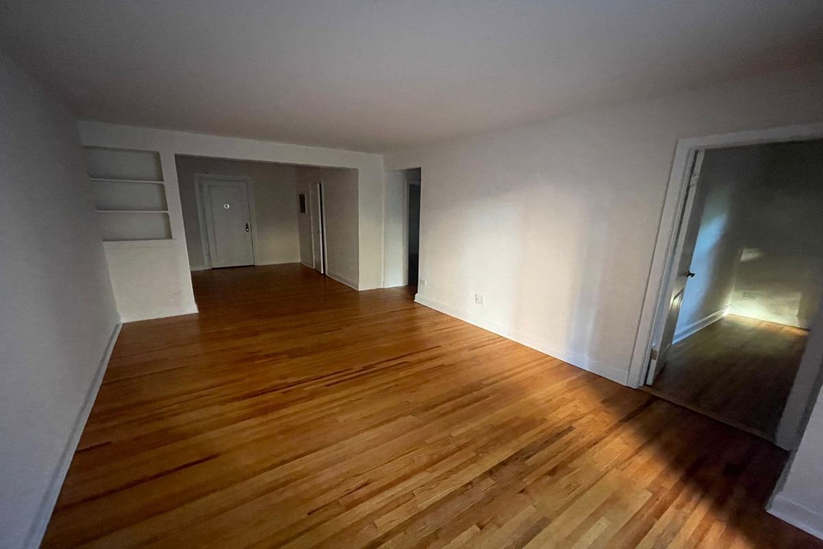 Apartment Pershing Crescent  Queens, NY 11536, MLS-RD5327-6