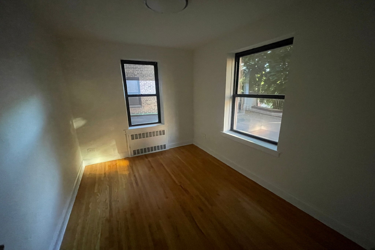 Apartment Pershing Crescent  Queens, NY 11536, MLS-RD5327-8