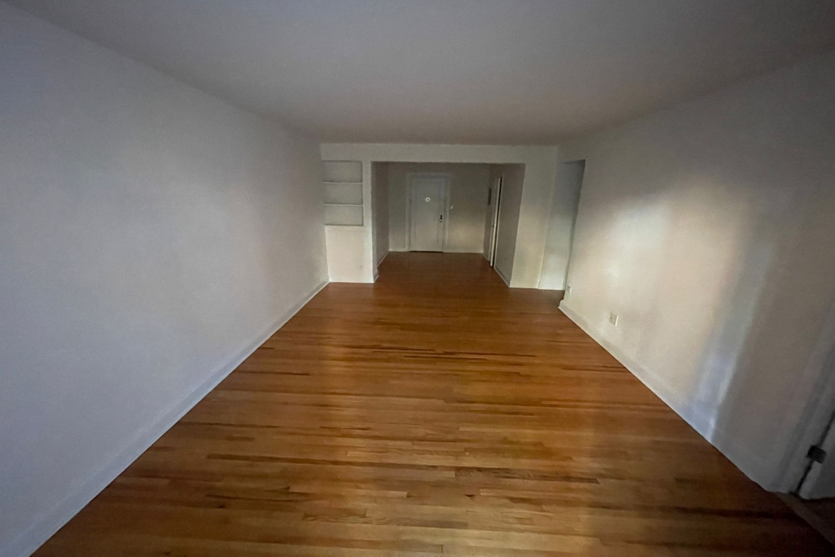 Apartment Pershing Crescent  Queens, NY 11536, MLS-RD5327-9