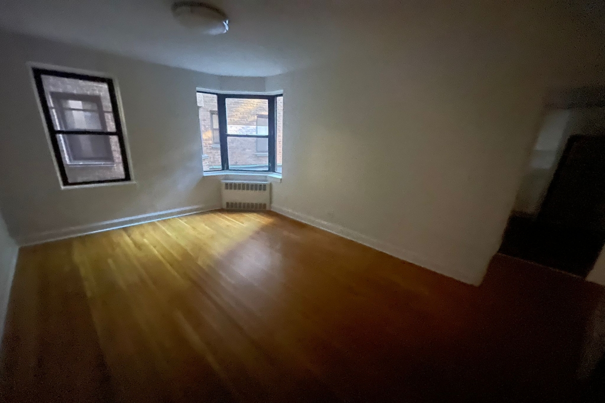 Apartment Pershing Crescent  Queens, NY 11536, MLS-RD5327-10