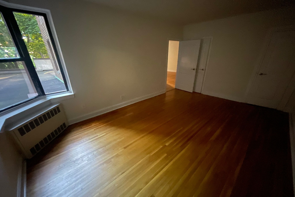 Apartment Pershing Crescent  Queens, NY 11536, MLS-RD5327-11