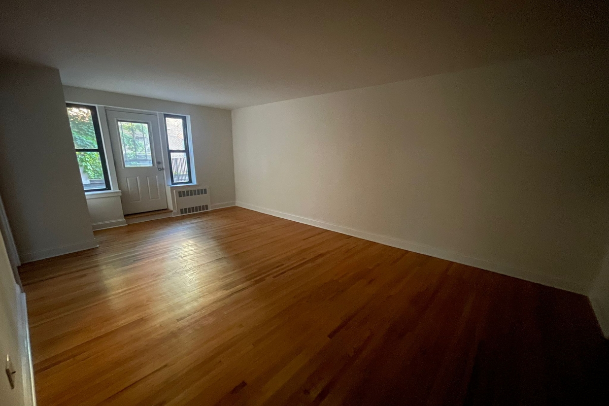 Apartment Pershing Crescent  Queens, NY 11536, MLS-RD5327-12