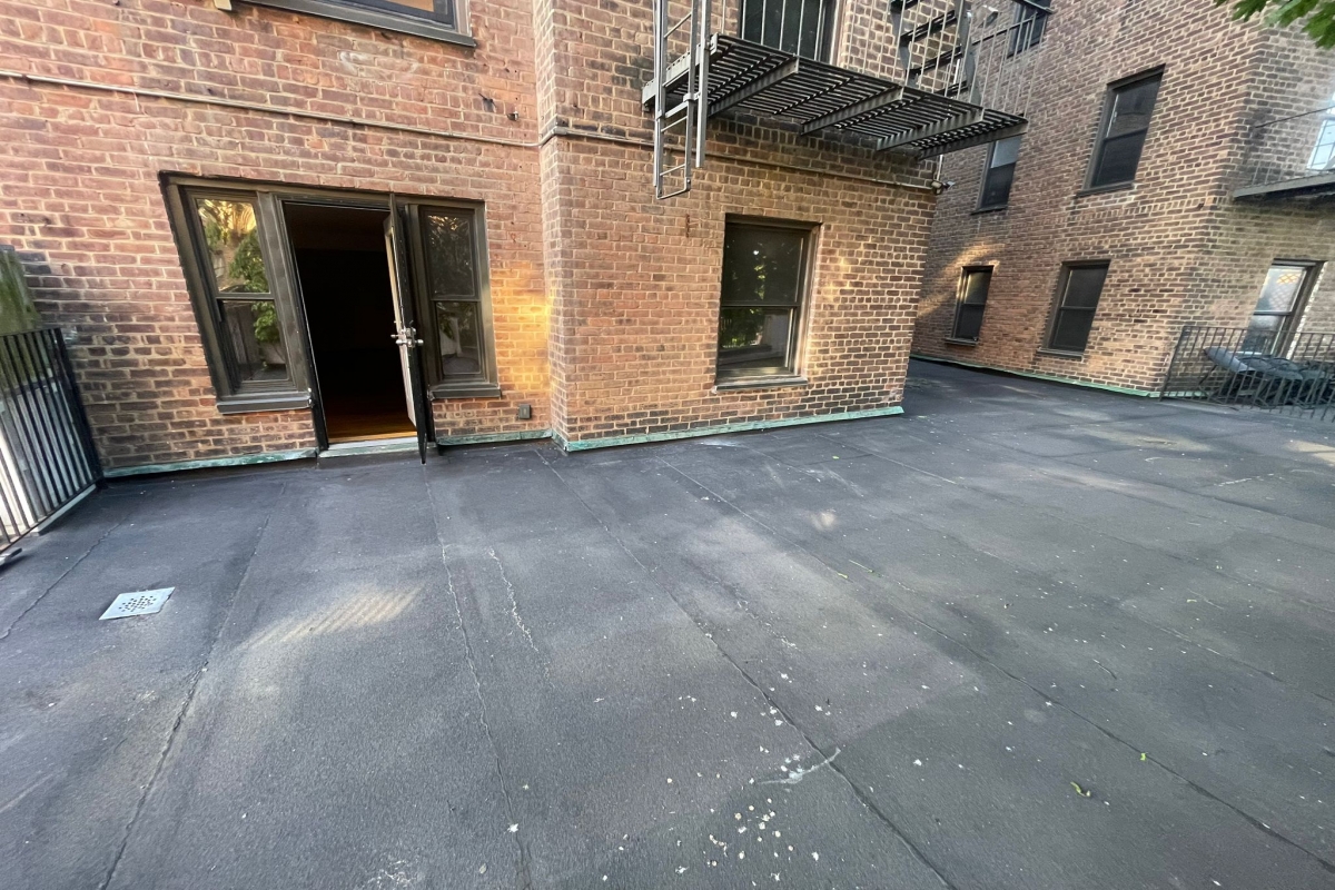 Apartment Pershing Crescent  Queens, NY 11536, MLS-RD5327-16