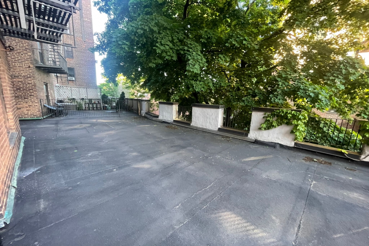 Apartment Pershing Crescent  Queens, NY 11536, MLS-RD5327-18