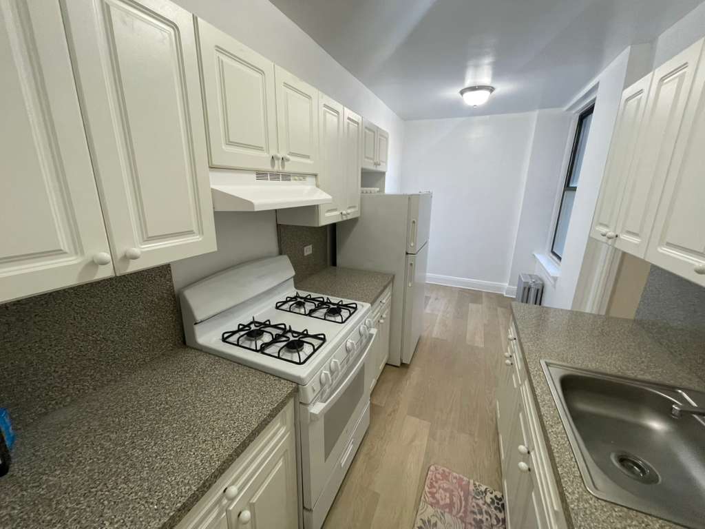 Apartment Saunders Street  Queens, NY 11374, MLS-RD5337-4