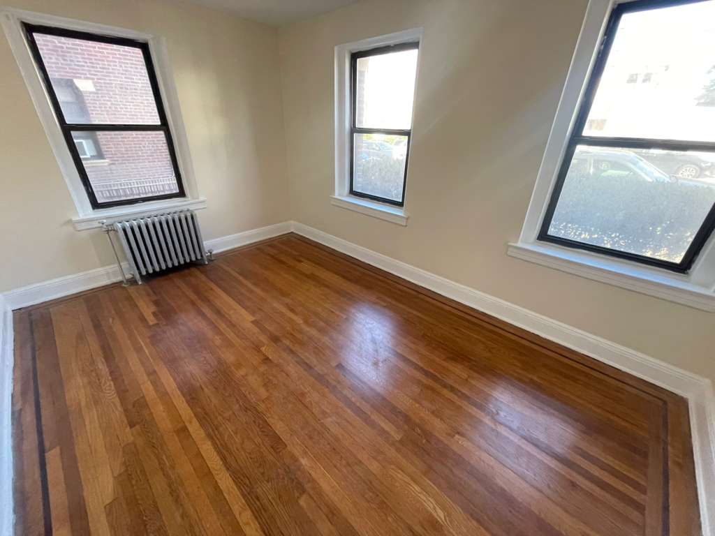 Apartment Saunders Street  Queens, NY 11374, MLS-RD5337-17
