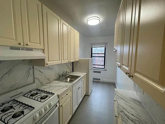 Apartment Highland Avenue  Queens, NY 11432, MLS-RD5340-6