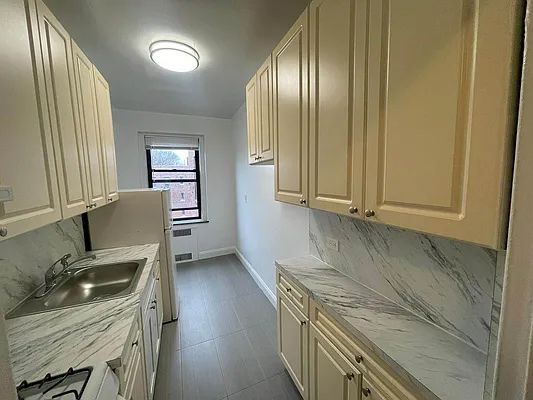 Apartment Highland Avenue  Queens, NY 11432, MLS-RD5340-11