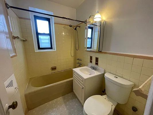 Apartment Highland Avenue  Queens, NY 11432, MLS-RD5340-17