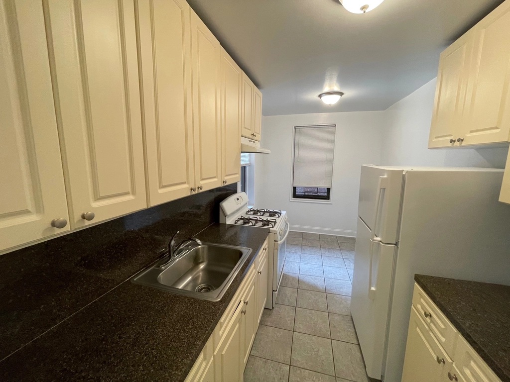 Apartment 77th Street  Queens, NY 11372, MLS-RD5341-5
