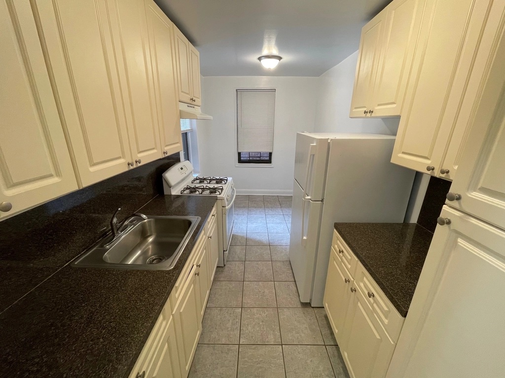 Apartment 77th Street  Queens, NY 11372, MLS-RD5341-6