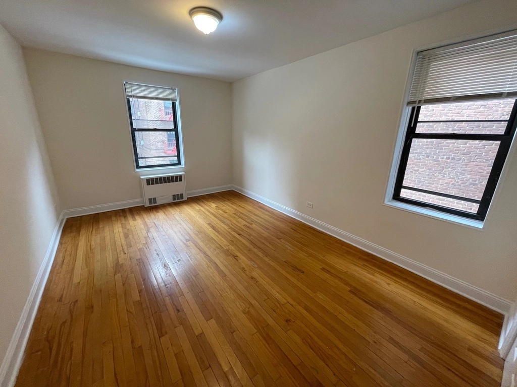 Apartment 77th Street  Queens, NY 11372, MLS-RD5341-9