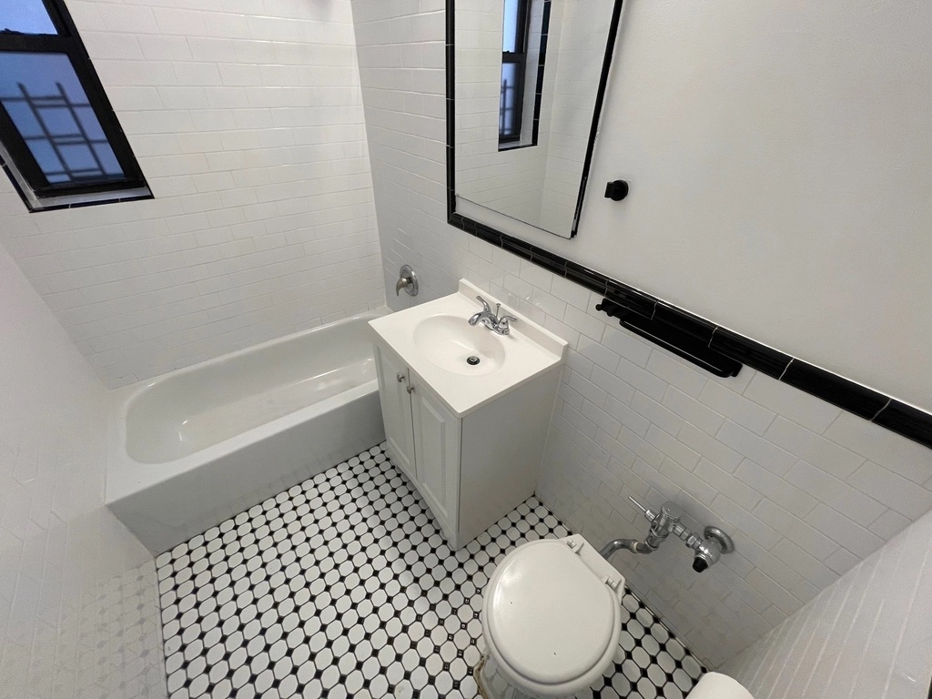 Apartment 77th Street  Queens, NY 11372, MLS-RD5341-19