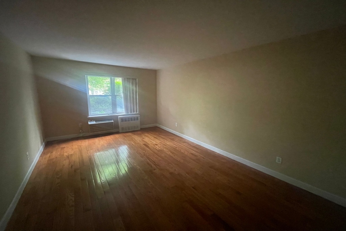 Apartment Bell Blvd  Queens, NY 11360, MLS-RD5352-16