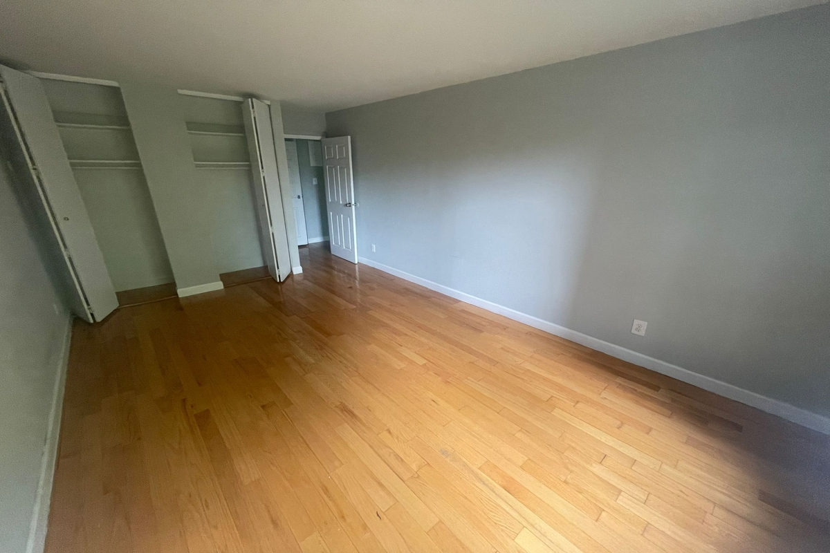 Apartment Bell Blvd  Queens, NY 11360, MLS-RD5353-20