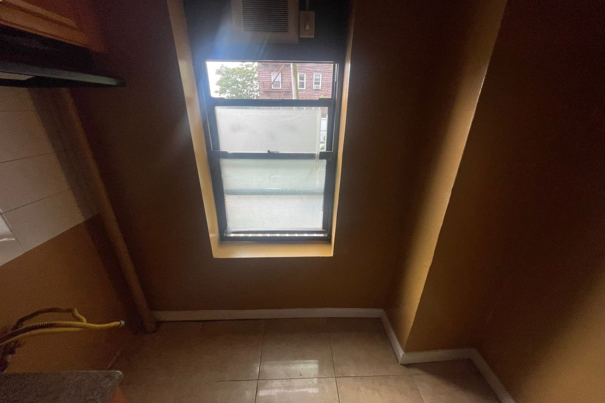 Apartment Sandford Avenue  Queens, NY 11358, MLS-RD5356-9