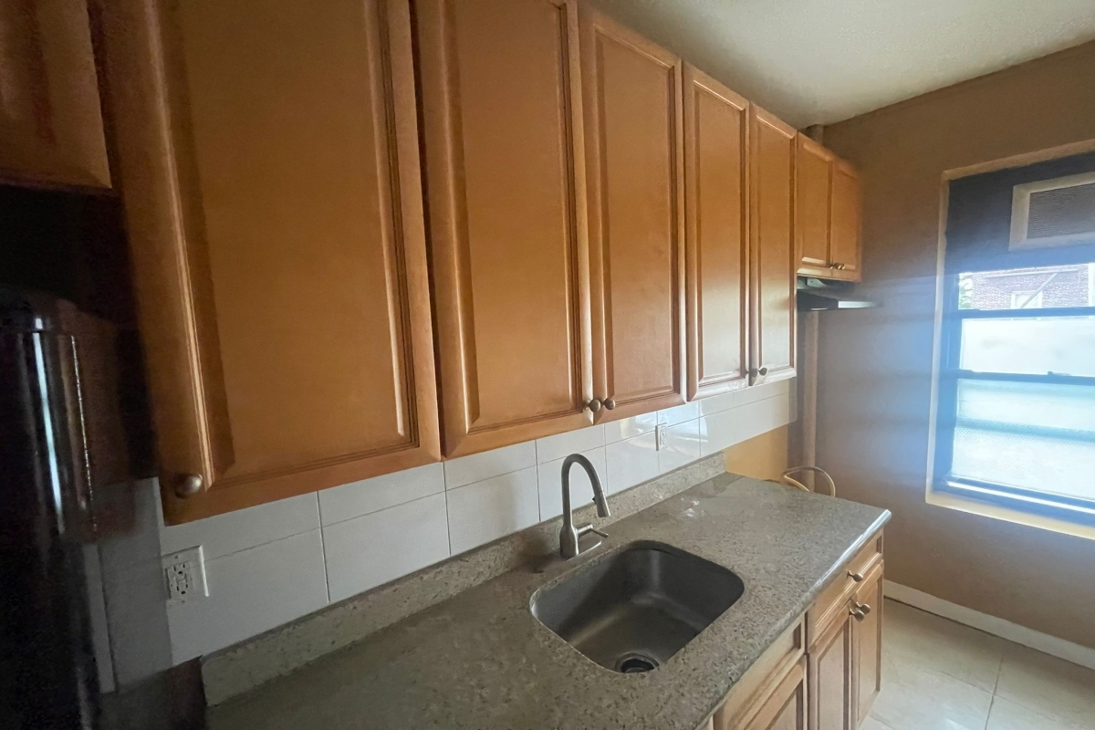 Apartment Sandford Avenue  Queens, NY 11358, MLS-RD5356-2