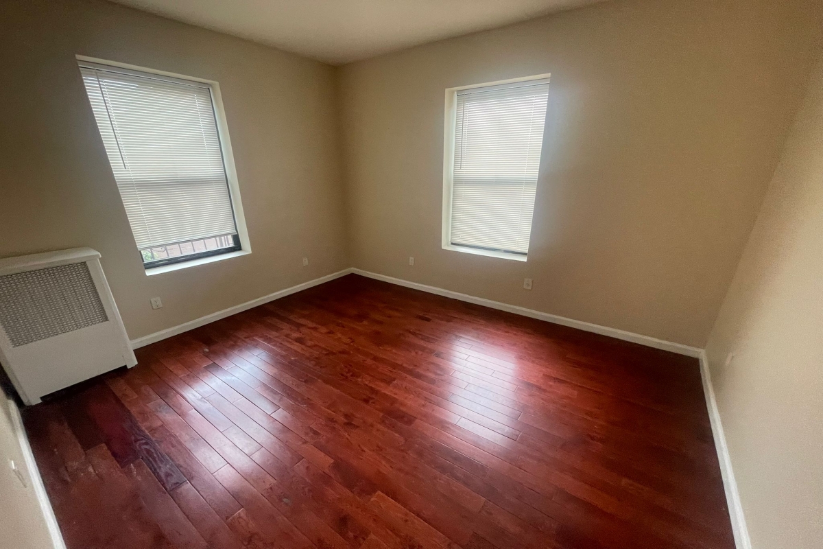 Apartment Sandford Avenue  Queens, NY 11358, MLS-RD5356-11