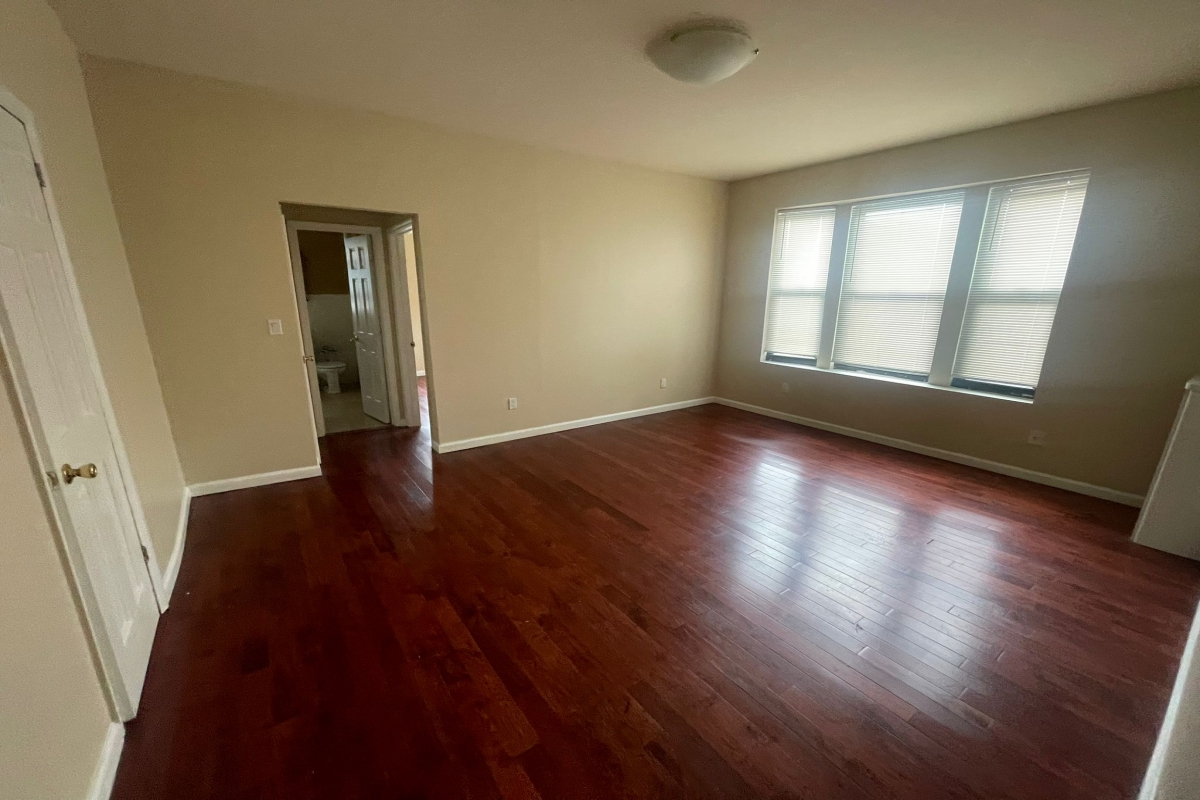 Apartment Sandford Avenue  Queens, NY 11358, MLS-RD5356-13