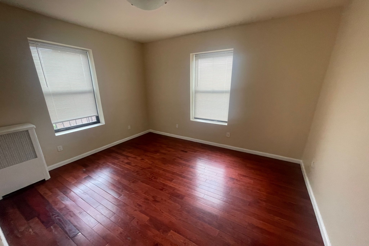 Apartment Sandford Avenue  Queens, NY 11358, MLS-RD5356-14