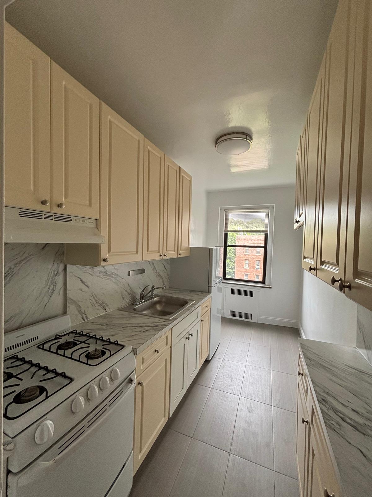Apartment Highland Avenue  Queens, NY 11432, MLS-RD5358-8