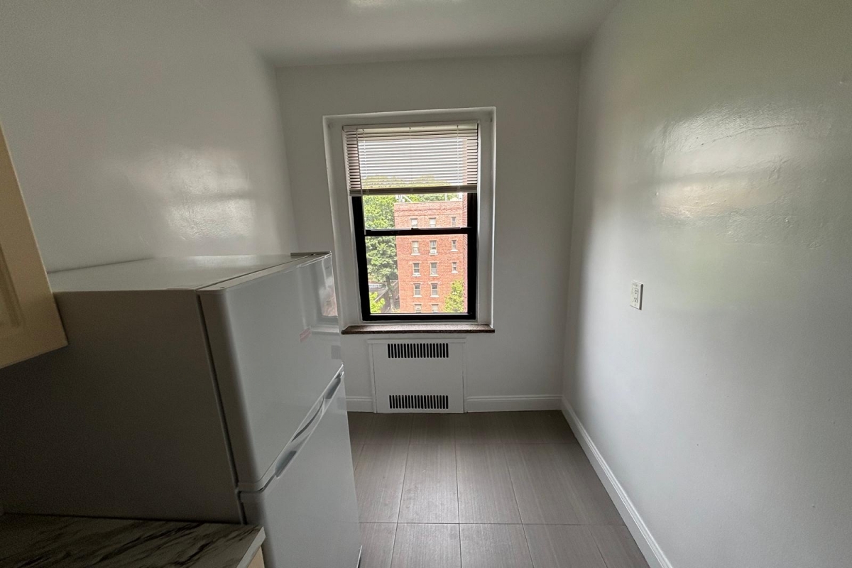 Apartment Highland Avenue  Queens, NY 11432, MLS-RD5358-11